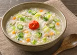 189kcal 1日分の野菜の半分(175g)が補えるお粥  梅干付（風邪・胃腸炎の回復に お粥小屋 健康お粥専門店）
