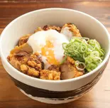 若鶏のあご出汁唐揚げ丼【温玉入り】（らーめん砦 京町堀店）
