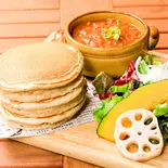 お食事ホットケーキセット〈カレー〉(512 パンケーキ/フレンチトースト専門店)