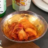 鶴橋キムチの盛り合わせ Assortment of Tsuruhashi Kimchi（ええやん北新地本店）