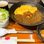ふわとろオムカレー、サラダ付き(茶和)