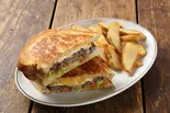 ARMS patty melt (with cheddar cheese)アームズパティーメルト【フレンチフライ付】(ARMS TAKEOUT & DELIVERY)