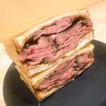 【デカ肉サンド】プレミアムローストビーフサンド（サンドイッチcafe LaFF.）