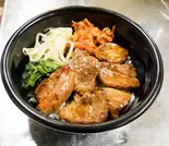 牛カルビ丼（焼肉酒房 極）
