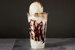 チョコミルクアイスパフェ(600ml) Chocolate Milk Ice Parfait（パフェBar「YORUYORU」 南6条西）