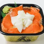 サーモンいか丼(海鮮茶漬け&海鮮丼940円~ 尼の丼丸 西長洲店)