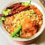 ニンニクとドライチリ炒めカレーGARLICE AND DRY CHILLY CURRY（インドネパールカレーエベレスト）