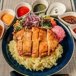 本格ターメリックライス使用！グリルチキンオーバーライス(グリルしたもも肉150g)（TOKYO FITNESS CHIKEN 千川店 高たんぱく・糖質制限）