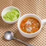 ミネストローネ(ミニ生野菜付き) ホームメイド（「おむすび おにぎり」シイナノゴハン (肉巻きおむすび 豚汁 生姜焼き ハンバーグ)）