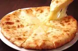 ハチミツ入りのチーズナン Honey Cheese Nan（Mt.Everest カレーハウス神戸店）