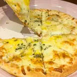 5種のチーズピザ（牡蠣バル ITALY）