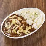 牛すじチーズカレー（白金食堂）