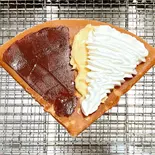 ③ホントノチョコカスタードホイップ（ナカミチクレープ文京白山店）