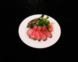 コールビーフ100g(タレ付き)/Roast Beef (100g, with Sauce)（はり重 道頓堀本店）