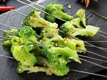 烤西兰花・5本(小尾羊 薬膳しゃぶしゃぶ 巣鴨店)