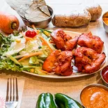 骨なしタンドリーチキン4P＆サラダ Boneless Tandoori Chicken (4 Pieces) ＆ Salad（インド料理レストランSURAJ長居店）
