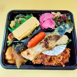 【496】お任せおかず盛り*サービス弁当（あじ太郎 本店）
