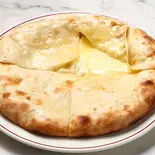 チーズナン/Cheese Naan（カルカ ダイニング＆バー）