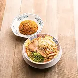 サバみそらーめん+半やきめし（元祖 吉田商店）