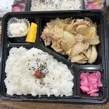 生姜焼き弁当（にこまる弁当）