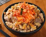 キムチオニオンガーリック焼き豚丼並(お肉200g)（オーシャンダイニング池袋店）