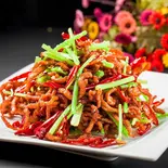 豚肉細切りとパクチーの辛口炒め【香辣肉絲】(中国東北家郷料理永利 豊洲駅前店(1号店))
