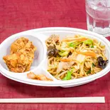 皿うどんと唐揚げセット（香港プラザ）