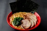 醤油豚骨チャーシューメン（出前家系ラーメン 吉祥寺 武蔵家 西新店）