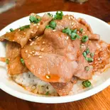 スペシャル焼肉丼（焼肉の芳扇）