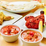 ダブルタンドリーミートセット 2Curry + Salad + Tandoori chiken + Sheek kabab + Nan or Rice(スパイスヘブン新宿)