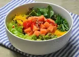 サーモン刺身のピリ辛ゴチュジャン和え / Salmon sashimi / 연어 회 무침（韓国料理＆生サムギョプサル ビビサム 池袋東口店）