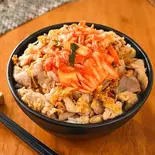 キムチオニオンガーリック焼き豚丼並(お肉200g)（激盛り豚丼 メガトン 江古田店）