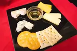 チーズの盛り合わせ（牡蠣＆海老バル EAST BLUE 西池袋店）