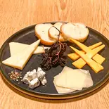 チーズの盛り合わせ（Bistro 碧い月）