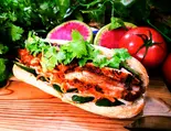 ケイジャンチキンのバインミー Cajun chicken bánh mì（【バインミー専門店】 レモングラスbánh mì Specialty Store Lemongrass）