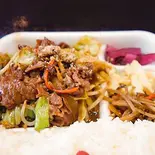 牛焼肉野菜炒弁当 Beef ＆ Vegetable BBQ Bento Box（からコロ亭鳥飼店）