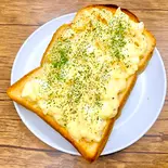 厚切りたまごトースト（パンとスープ。Cafe Karanos[カラノス]）