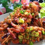 豚肩ロースの屋台風串焼き 2本（ベトナム料理店 ホイアン大阪店）
