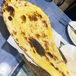 ガーリックナン Garlic Naan（カラチの空）