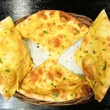 ガーリックナン Garlic nan（CHULO CHILL RESTAURANT ＆ BAR）