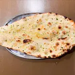 GARLIC NAAN ガーリックナン（SAINO INDIAN NEPALI RESTAURANT）