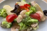炒三鮮 エビ・イカ・ホタテと野菜の塩炒め（上海苑）