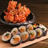 ヤンニョムチキン6個(骨なし)&キムチのり巻き(韓国料理 トンマッコル 上野店)