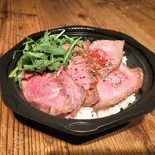 国産牛ももの柔らかローストビーフ丼180g(肉1.5倍)（お肉と三浦野菜のお店THE BANFF(ザバンフ) 自由が丘店）