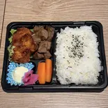 サイコロステーキ弁当 からあげ付き（animal cafe cosy）