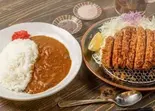カタロースカツカレー(大/300g)（とんかつ檍のカレー屋 いっぺこっぺ 新橋店）