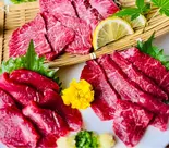 熊本県産馬刺し中トロ 50g(台湾複合料理居酒屋 雅庄)
