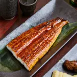 極上うなぎ半尾盛り(蒲焼き)（築地DINING金のうなぎ 中村橋店）