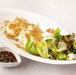 カリカリじゃこと豆腐のサラダボウルDried young sardines and tofu salad bowl（イタリアン料理のお店 Trattoria da Giovanni）