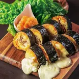 辛々牛ホルモンチーズキンパ Spicy Beef Offal Cheese Gimbap(ヤンニョムチキン&チーズキンパ梨泰院トンバンキンパ博多店)